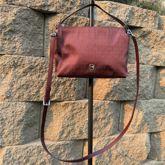 Michael Kors 2way carry crossbody burgandy w/ sparkle bag, silver hardware NWOT - Picture 13 of 16